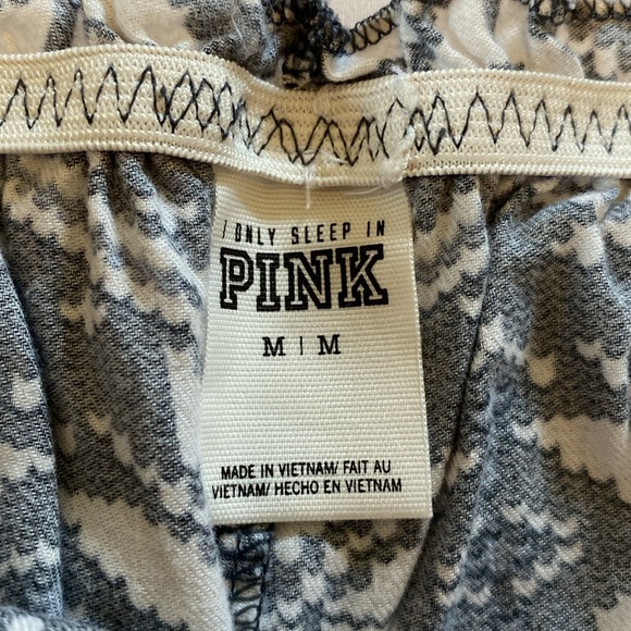 🎀 5/$20 🎀 Victoria secret PINK snowflake pj shorts size medium - Picture 3 of 12